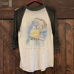 Real Vintage 1983 Def Leppard Concert 3 quarters baseball tee (Size M/L)